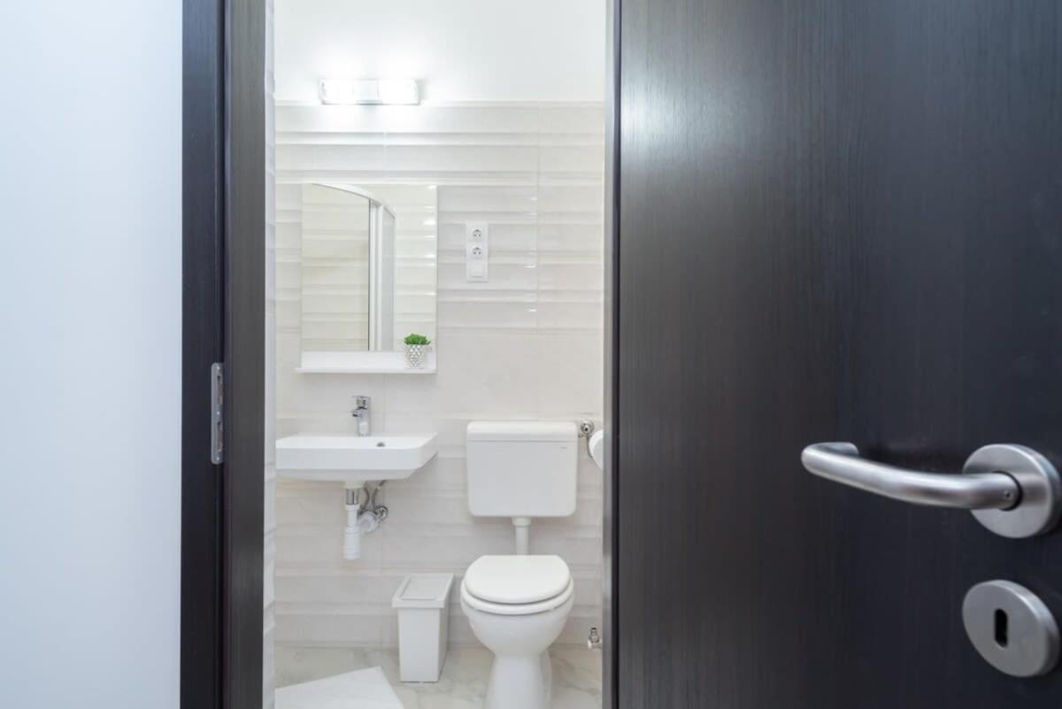 Ultra Central Large Stylish Apartment บูดาเปสต์ ภายนอก รูปภาพ