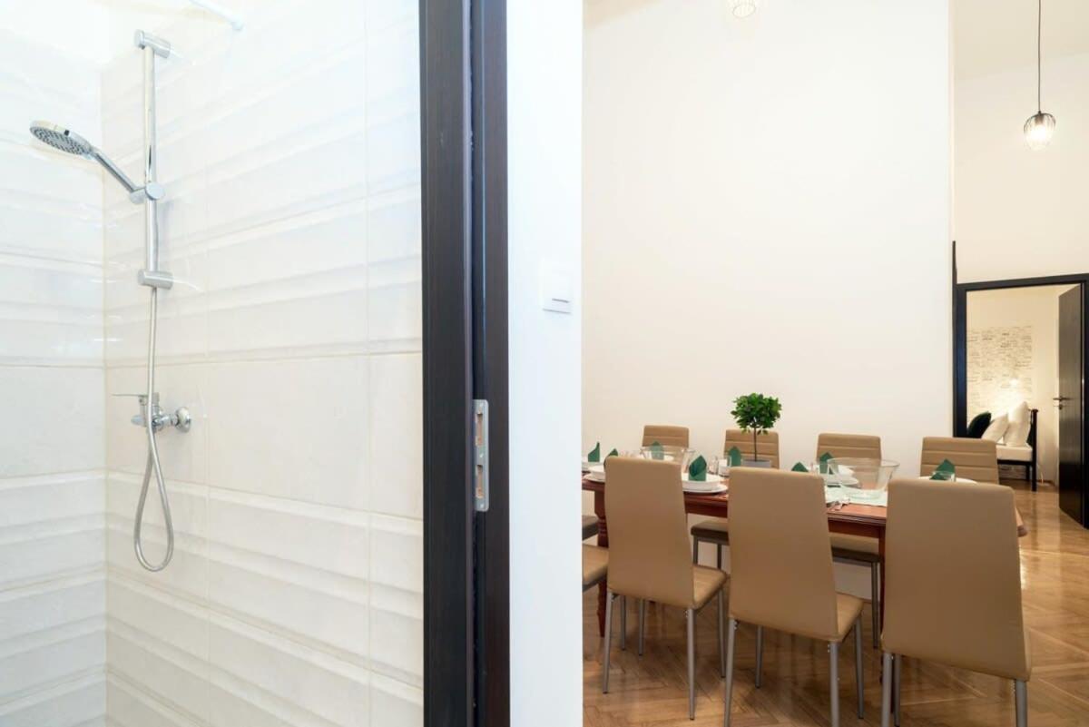 Ultra Central Large Stylish Apartment บูดาเปสต์ ภายนอก รูปภาพ